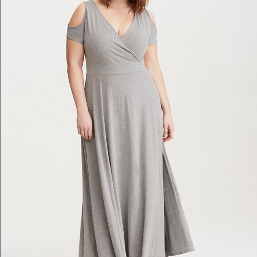 Torrid peekaboo shoulder long dress size 1